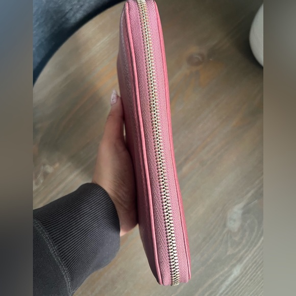 AUTHENTIC GUCCI SOHO ZIPPY ORGANIZER WALLET - Picture 10 of 11